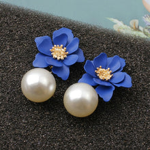 Load image into Gallery viewer, Pearl Drop Dangle Earrings