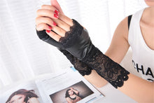 Load image into Gallery viewer, Black Lace Patchwork Gloves