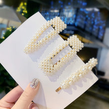 Load image into Gallery viewer, Elegant Pearls Hair Clips