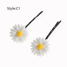 Load image into Gallery viewer, Daisy Flower Hair Clip
