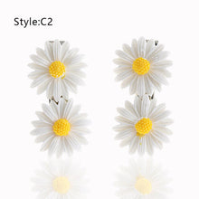 Load image into Gallery viewer, Daisy Flower Hair Clip